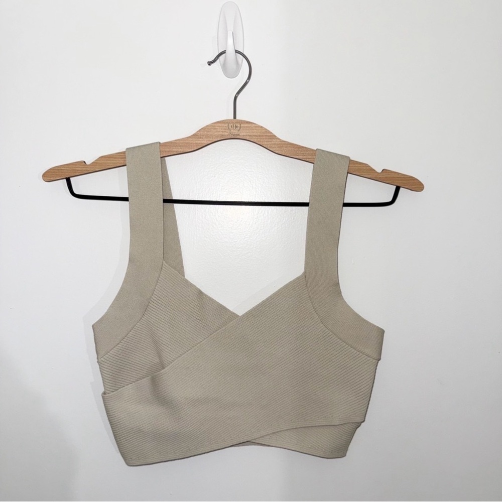 NWOT Aritzia Babaton Sculpt Knit Greek Tank - Size Medium